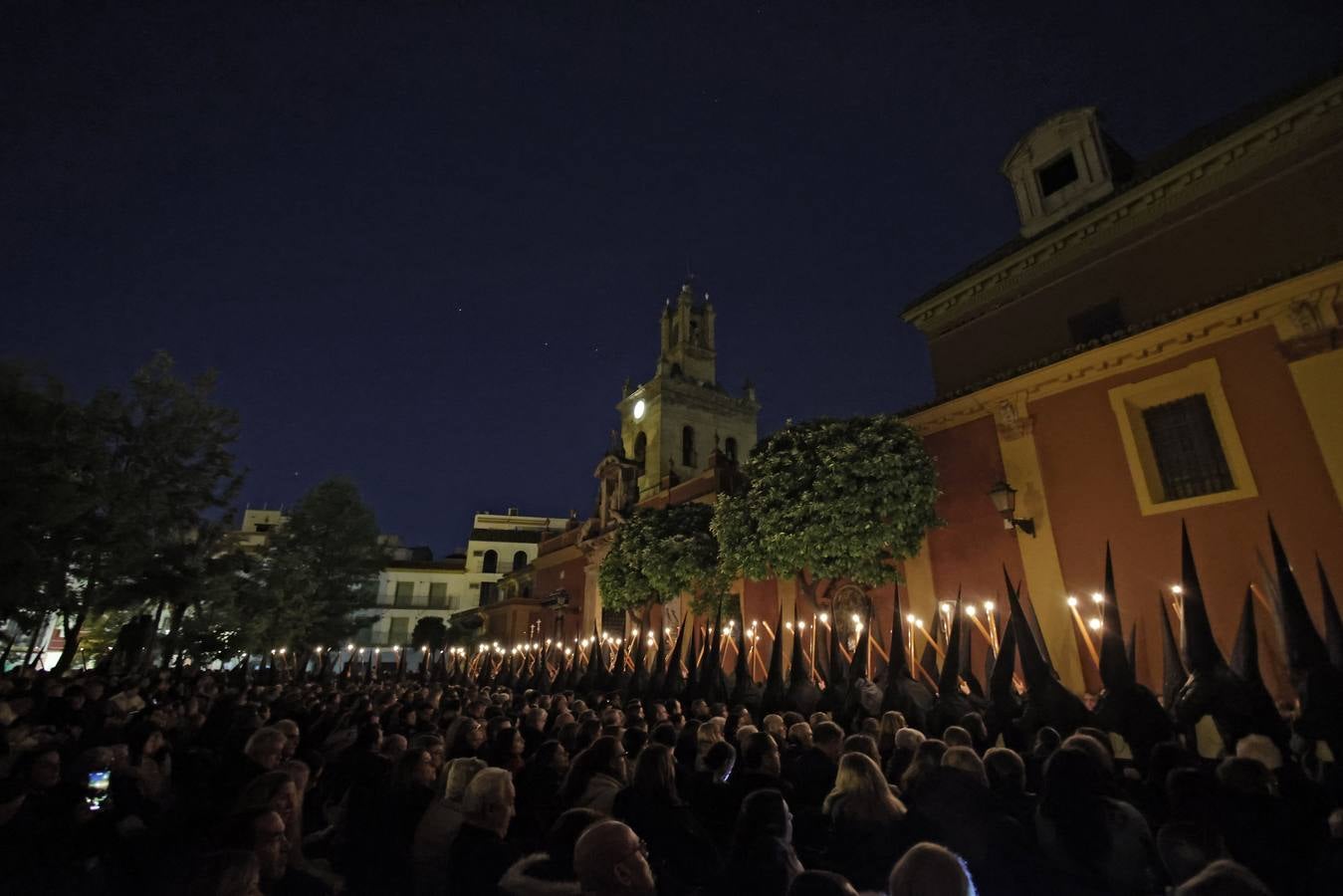 Salida de la Hermandad del Gran Poder en la Semana Santa de Sevilla 2025