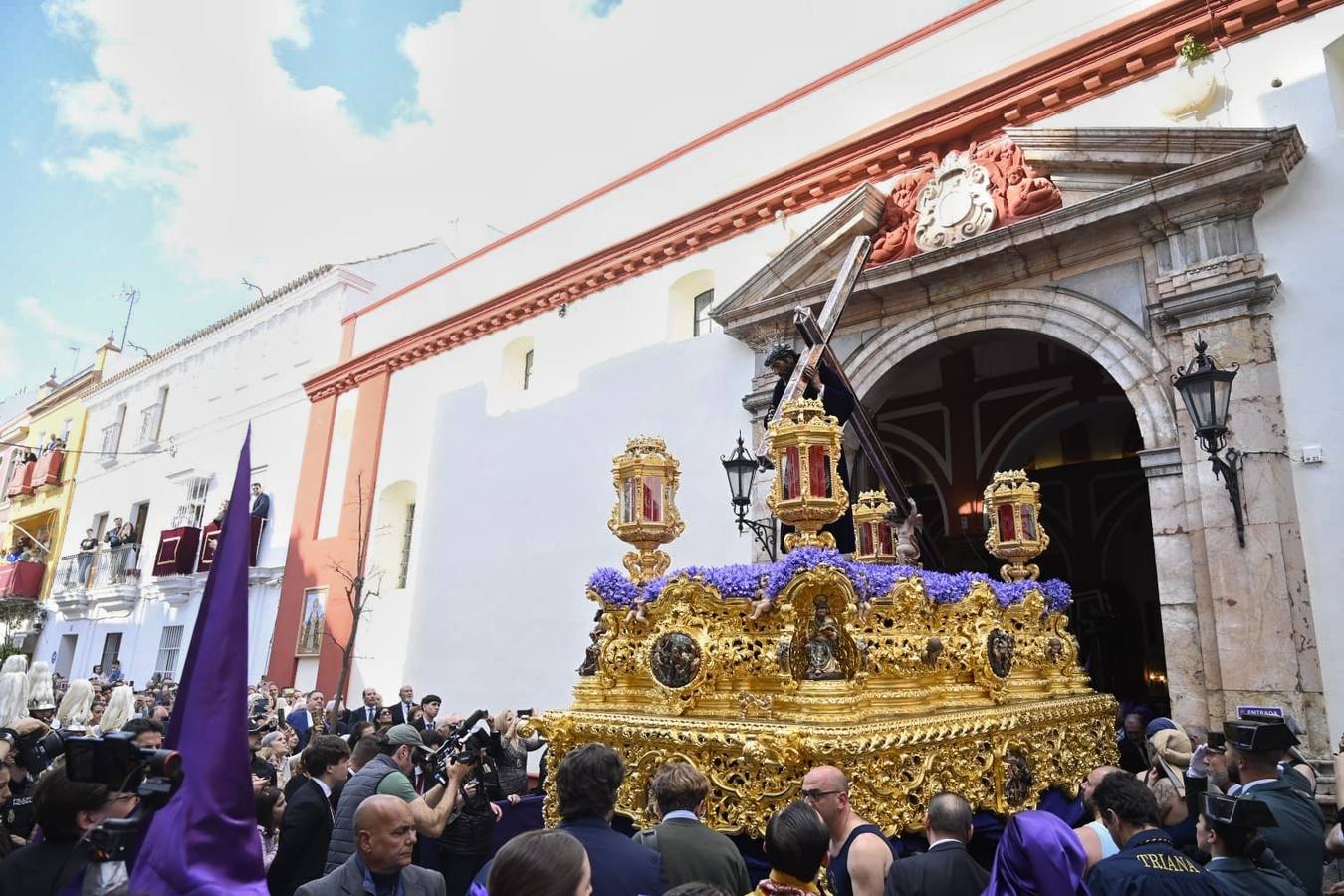 Salida de la Hermandad de La O desde la calle Castilla