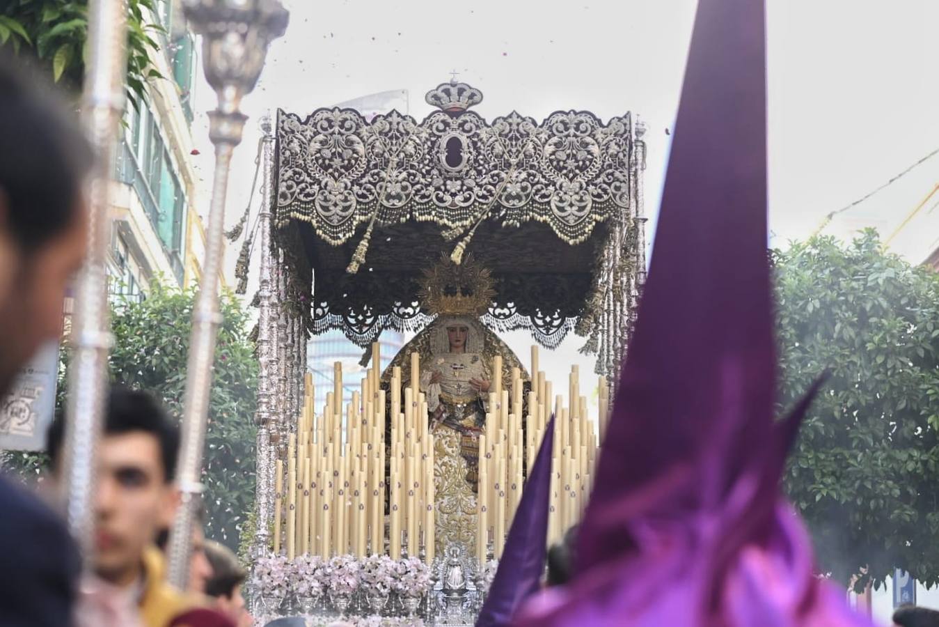 Salida de la Hermandad de La O desde la calle Castilla