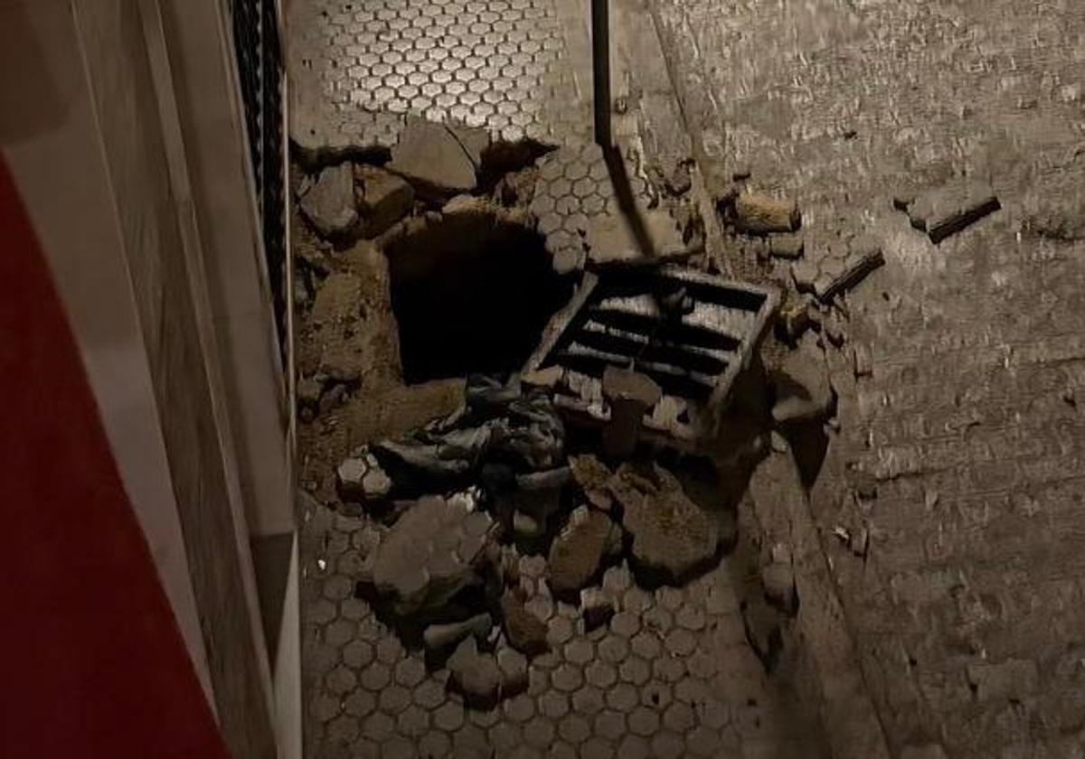 Arqueta de la calle Relator tras la deflagración de la Madrugada