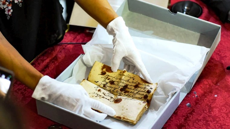 Manuscrito que data la talla del Cristo Yacente a Juan de Mesa