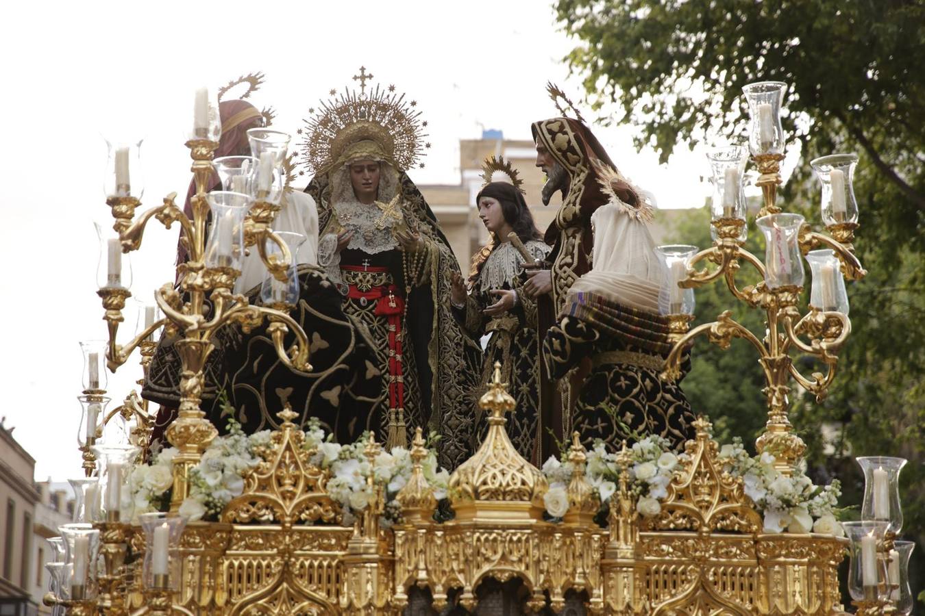 Procesión del Santo Entierro, en la que la hermandad ha estado acompañada por un cortejo con las principales autoridades de los distintos estamentos de la ciudad
