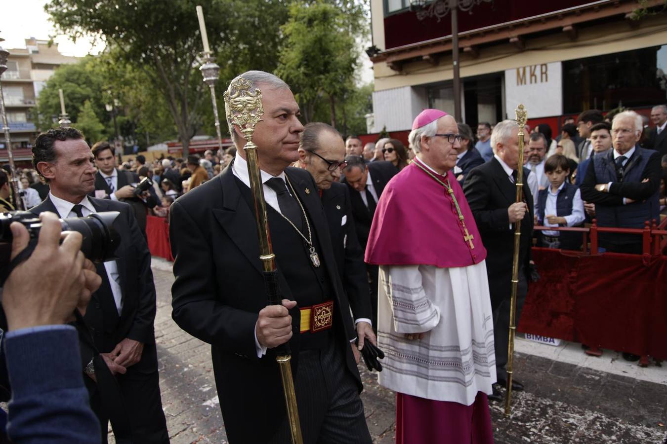 Procesión del Santo Entierro, en la que la hermandad ha estado acompañada por un cortejo con las principales autoridades de los distintos estamentos de la ciudad