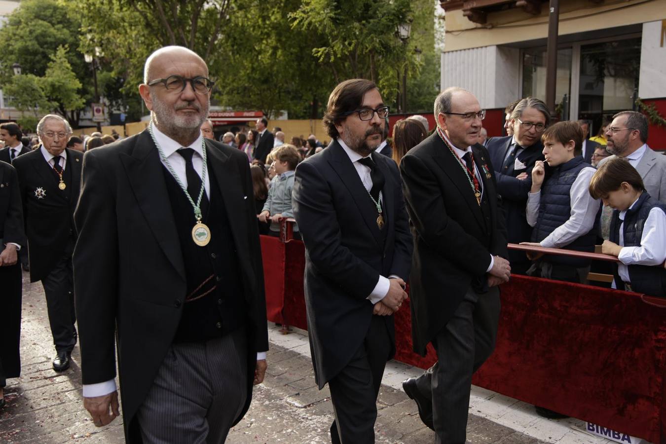 Procesión del Santo Entierro, en la que la hermandad ha estado acompañada por un cortejo con las principales autoridades de los distintos estamentos de la ciudad