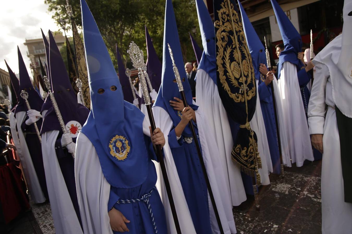 Procesión del Santo Entierro, en la que la hermandad ha estado acompañada por un cortejo con las principales autoridades de los distintos estamentos de la ciudad