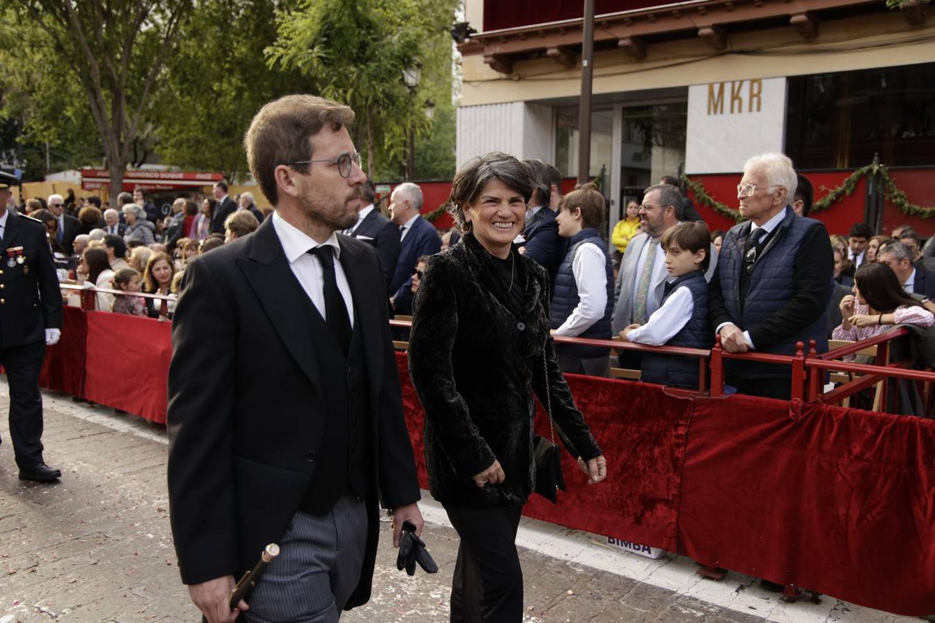Procesión del Santo Entierro, en la que la hermandad ha estado acompañada por un cortejo con las principales autoridades de los distintos estamentos de la ciudad