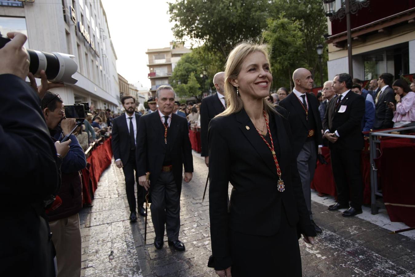Procesión del Santo Entierro, en la que la hermandad ha estado acompañada por un cortejo con las principales autoridades de los distintos estamentos de la ciudad