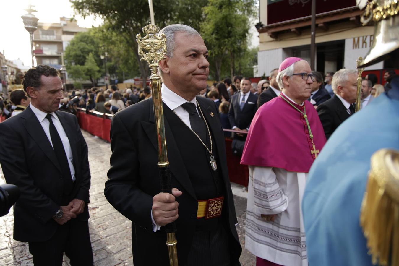 Procesión del Santo Entierro, en la que la hermandad ha estado acompañada por un cortejo con las principales autoridades de los distintos estamentos de la ciudad