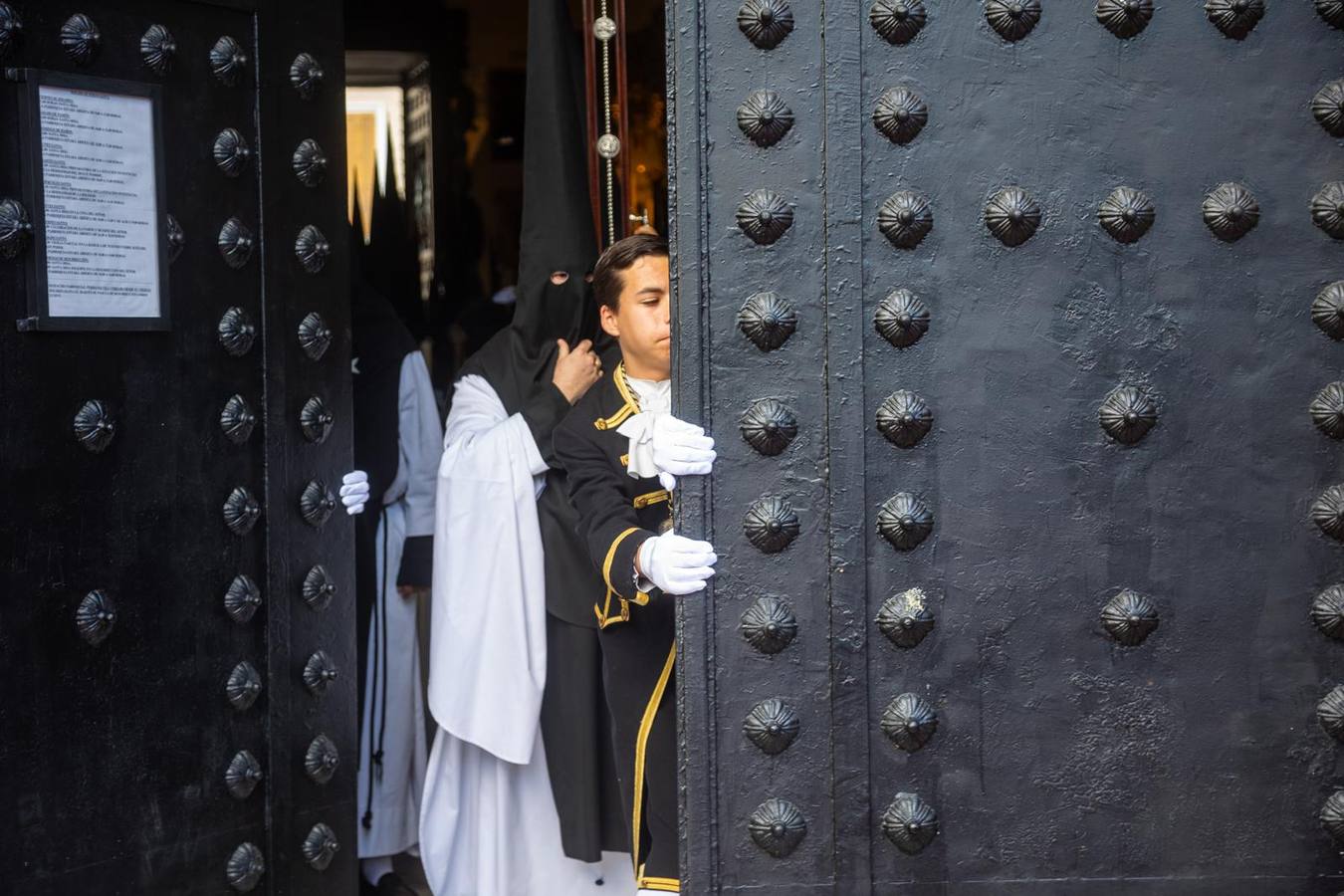 Salida de la hermandad de la Soledad, este Sábado Santo