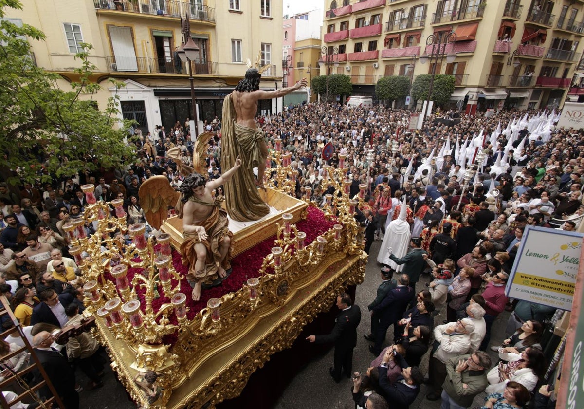 El Señor de la Resurrección subiendo la cuesta del Rosario