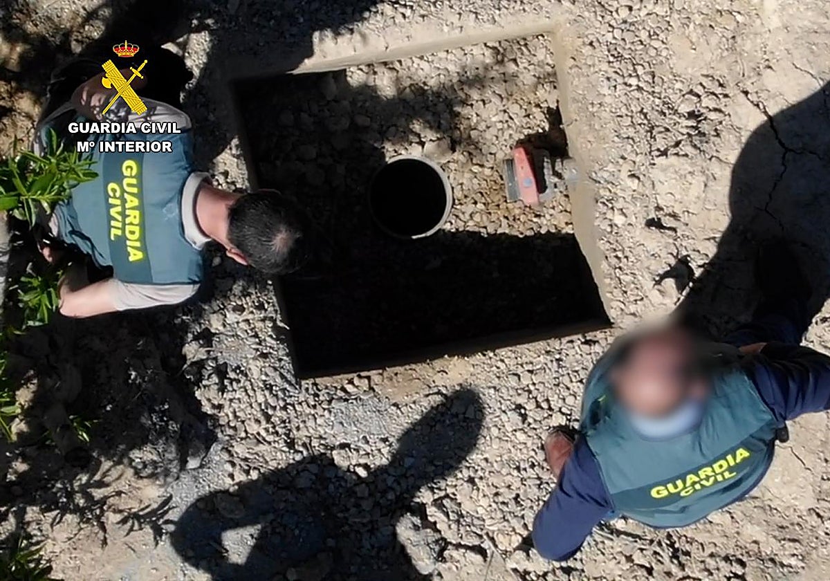 Agentes de la Guardia Civil descubren pozos ilegales en una de las fincas