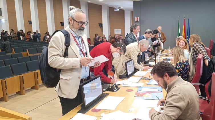 El Claustro aprueba el nuevo estatuto de la Universidad de Sevilla y hay vía libre para celebrar elecciones