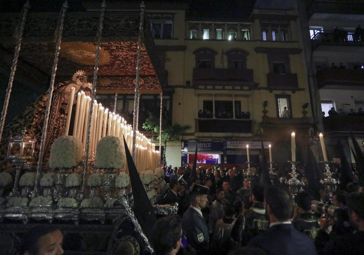 La Virgen del Mayor Dolor y Traspaso por la Campana ante la Reina Sofía
