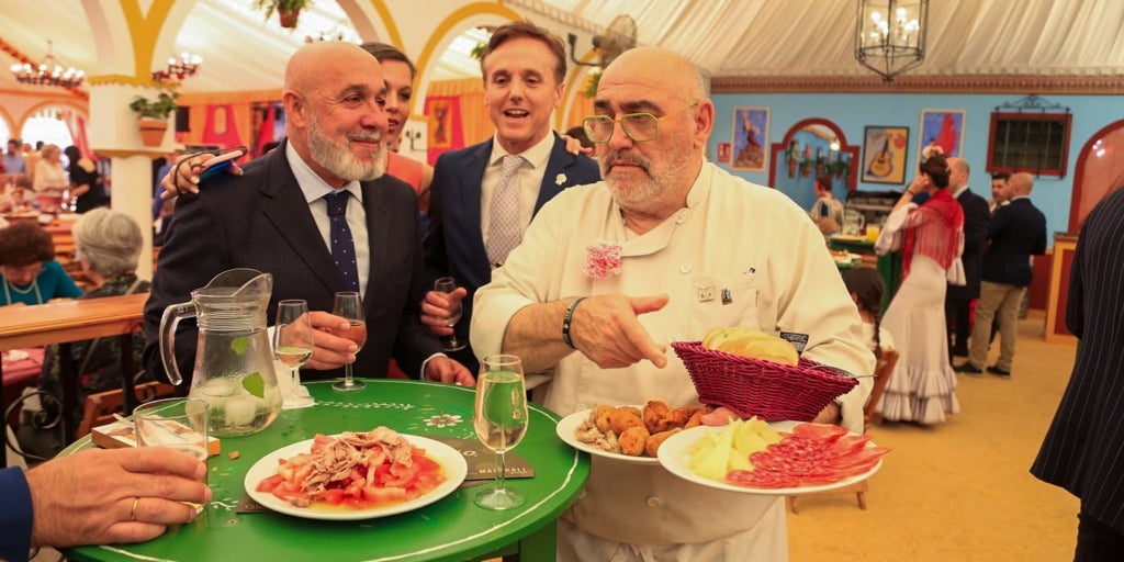 Cuánto cuesta comer en la Feria de Sevilla 2025: precios de montaditos, jamón, tortilla y gambas