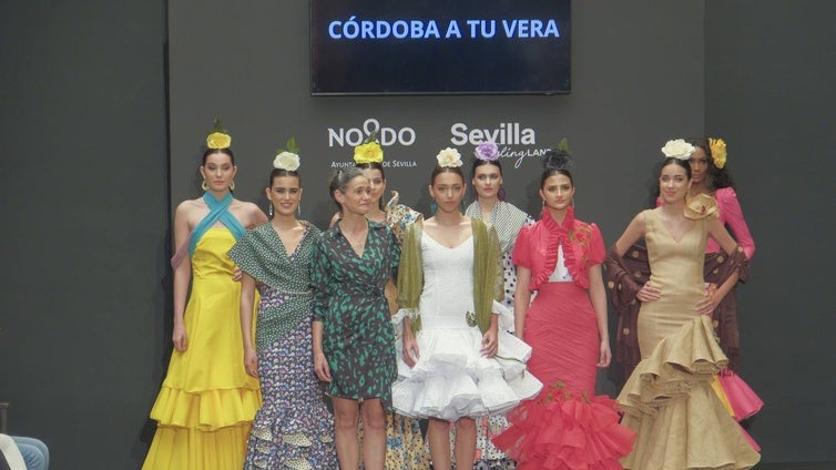 Imágenes del desfile 'Emprende Lunares' en la Fundación Cajasol de Sevilla