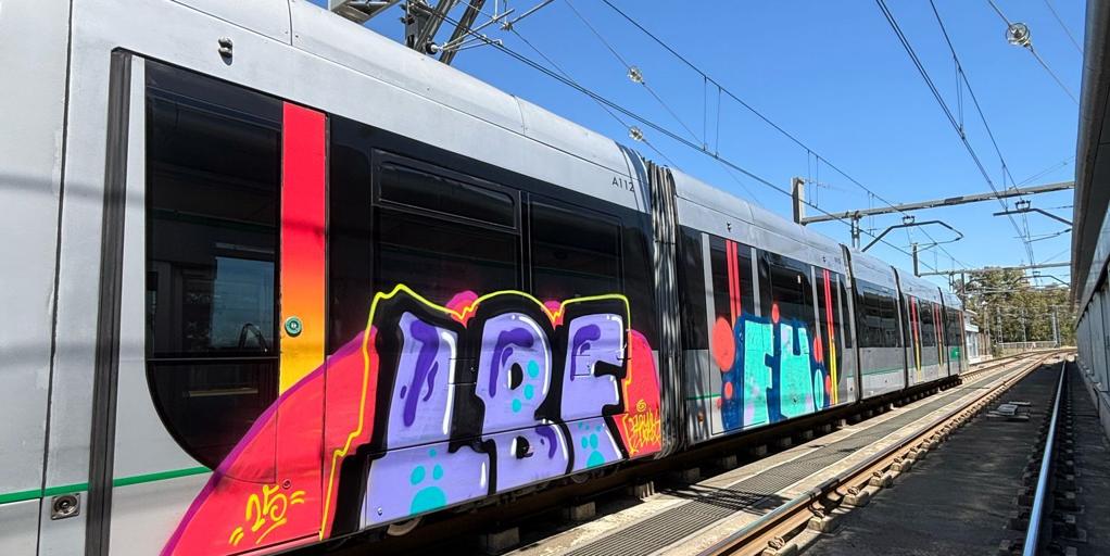 La anécdota en el Metro de Sevilla el día del apagón: un grafiti en cinco minutos