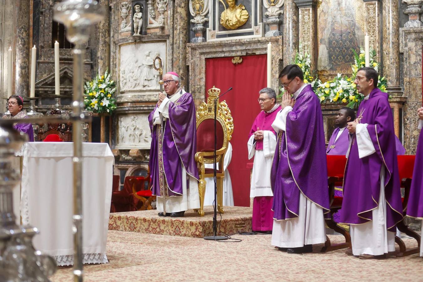 La misa por el Papa Francisco se ha celebrado en el Trascoro de la Catedral de Sevilla