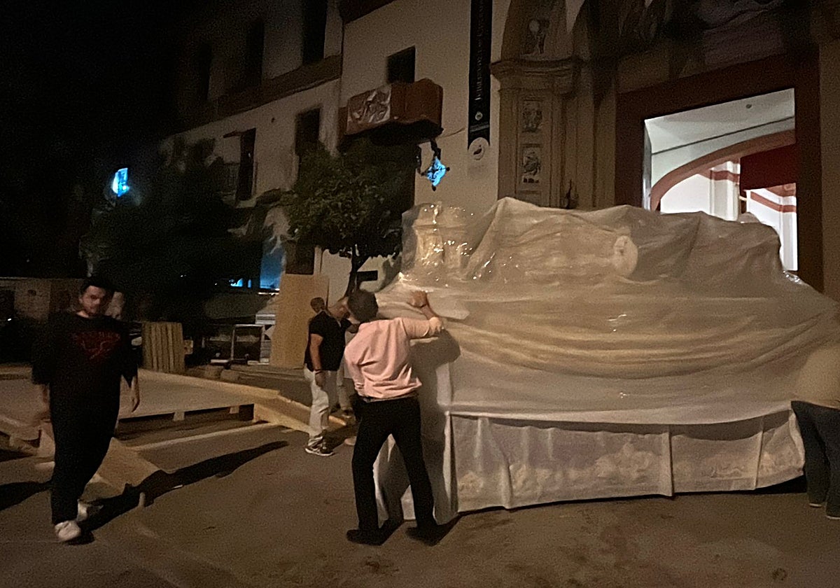 El paso del Cachorro, protegido para su traslado a Roma para la gran procesión por el Jubileo de las Cofradías