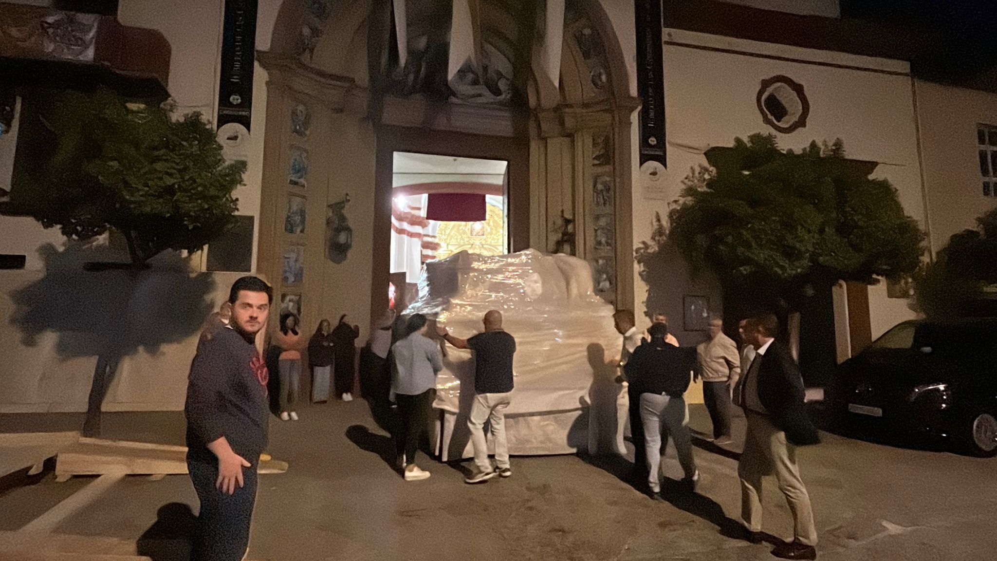 Los preparativos para el traslado del paso del Cachorro a Roma, en imágenes