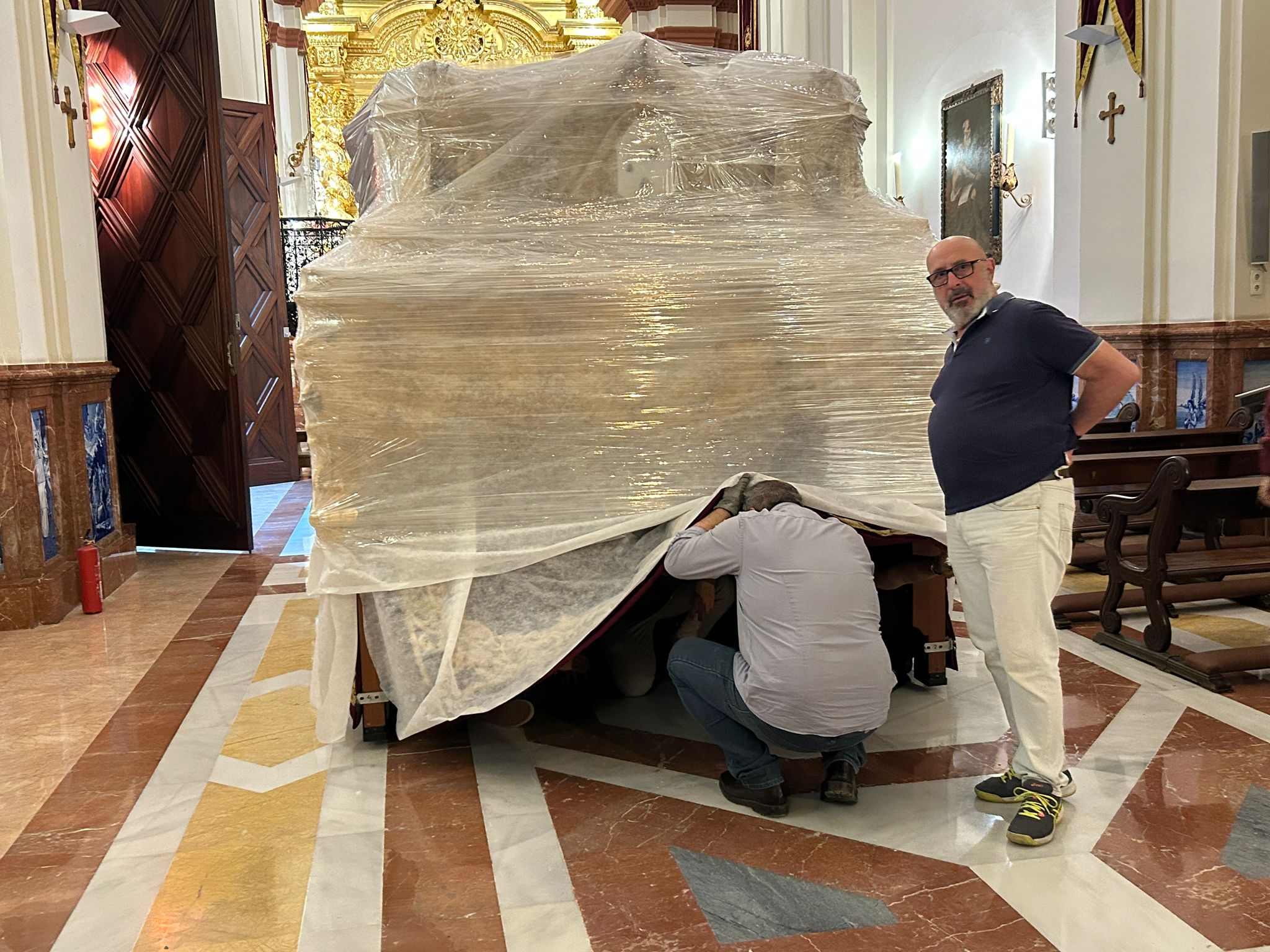 Los preparativos para el traslado del paso del Cachorro a Roma, en imágenes