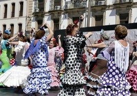 Grupo de flamencas bailando con castañuelas