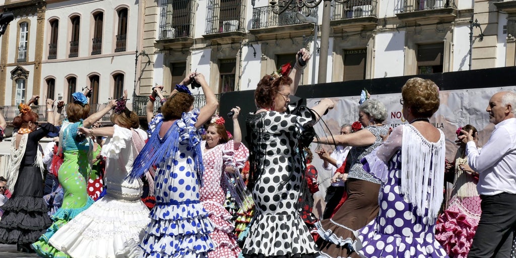 La Hermandad de la Macarena pone en marcha un taller de castañuelas