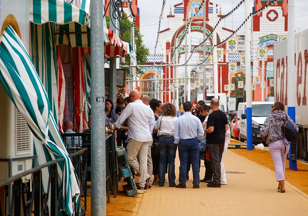 Ambiente en la Feria de Abril este sábado a primera hora de la tarde
