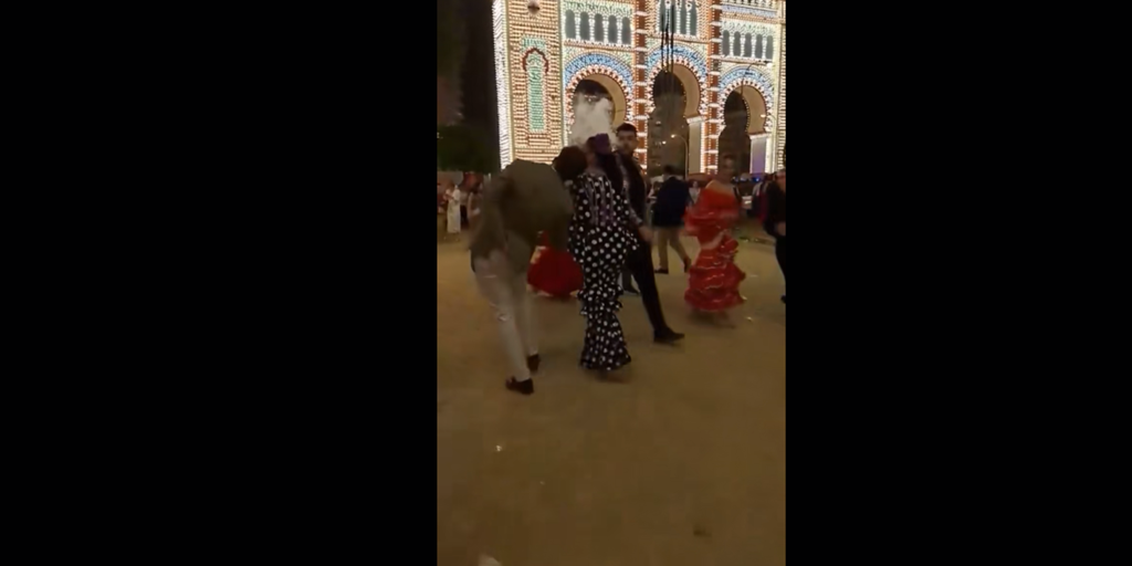 Hasta 10.000 euros de multa por publicar vídeos de gente ebria en la Feria de Sevilla 2025 con el hashtag '#papagorda'
