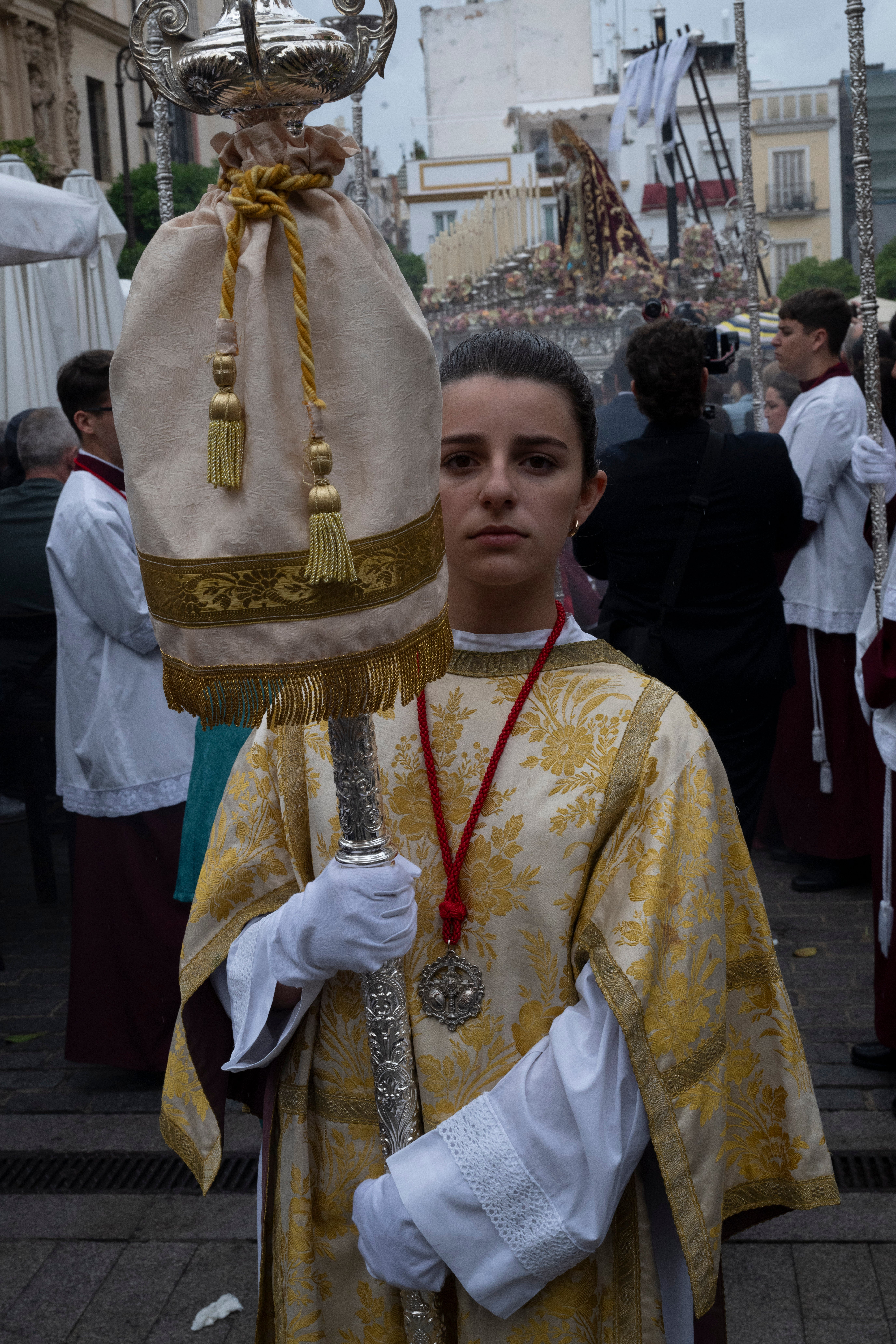 Procesión extraordinaria de la Virgen de los Desamparados de Alcosa, en imágenes
