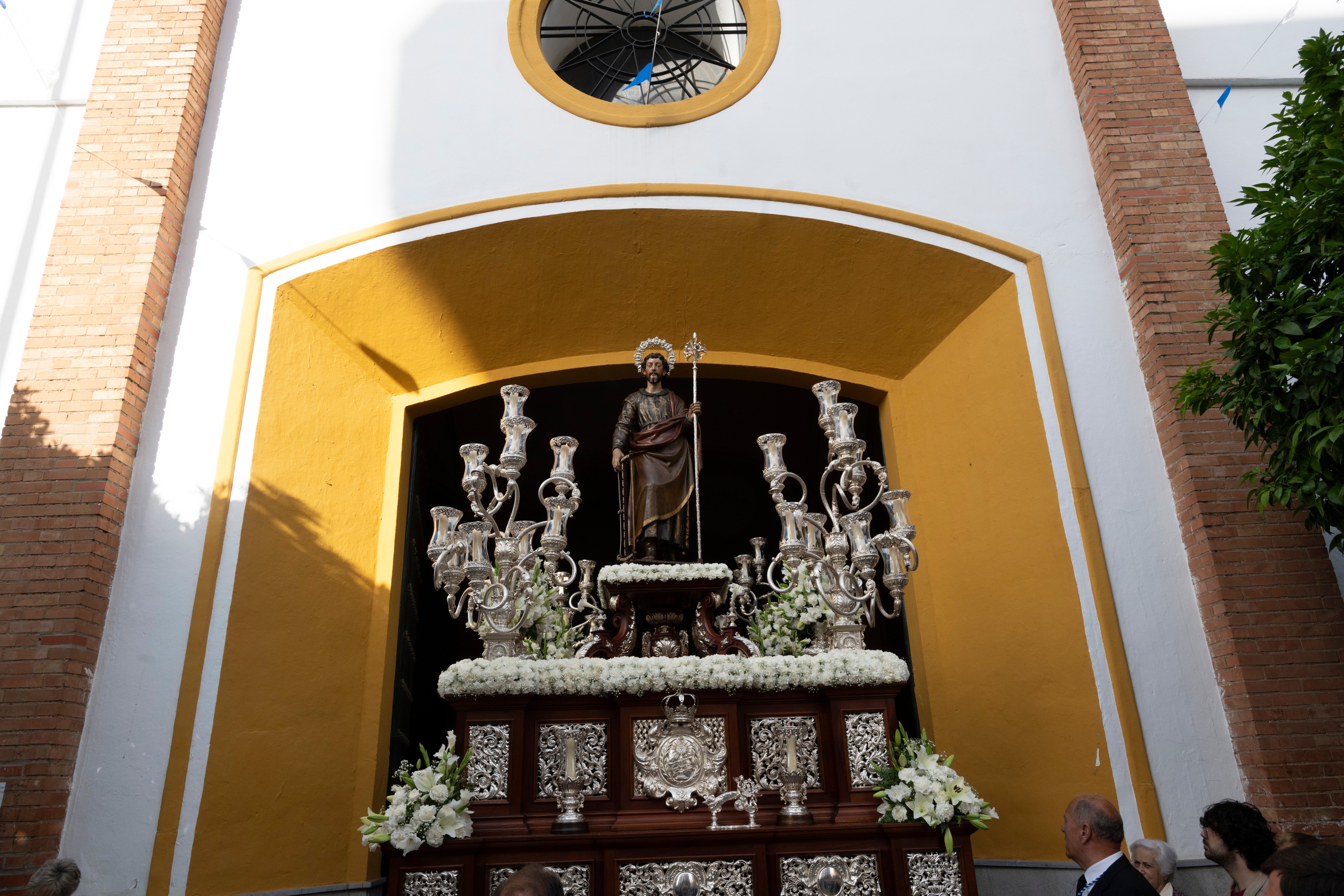 La procesión de San José Obrero y la Salud de San Isidoro, en imágenes
