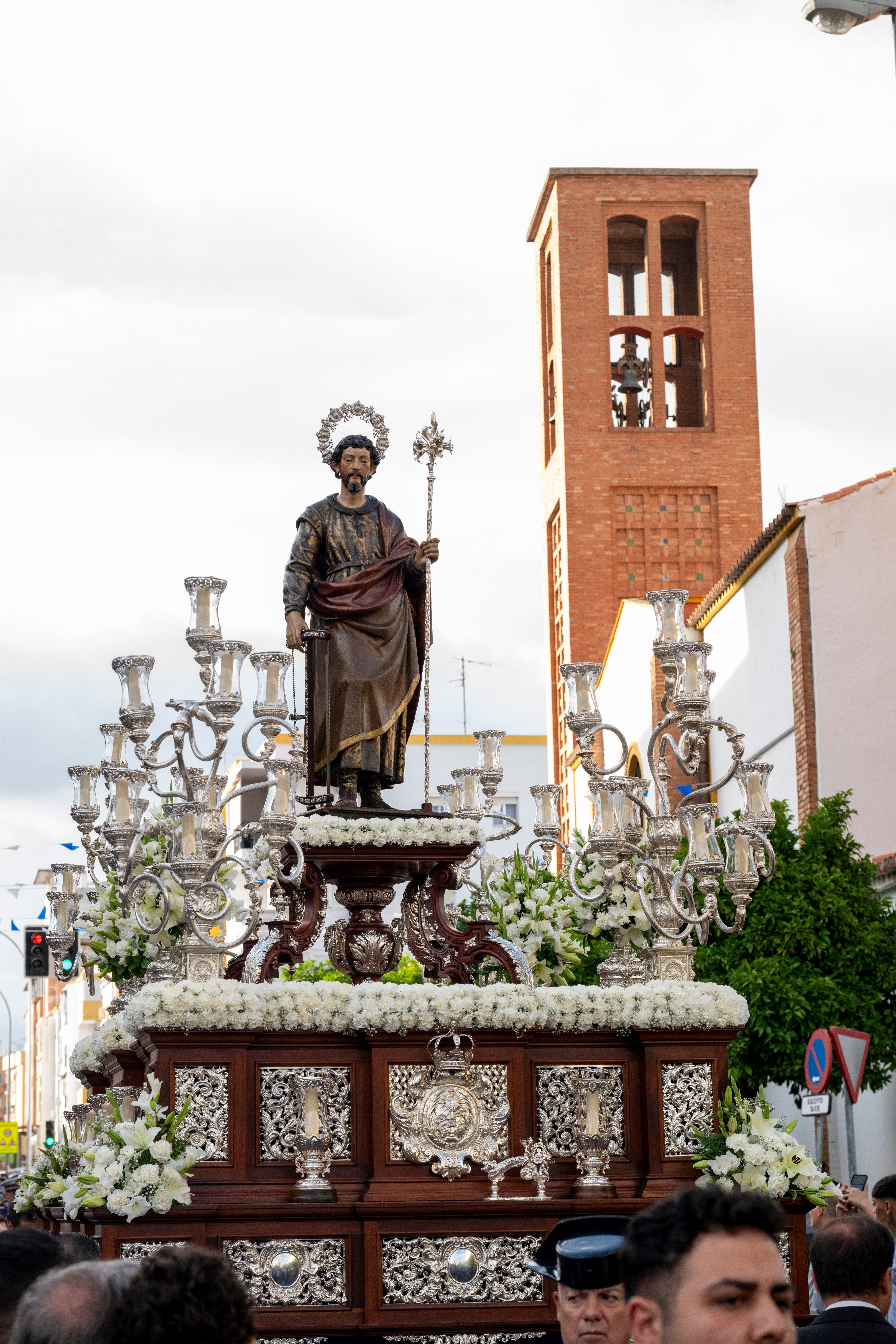 La procesión de San José Obrero y la Salud de San Isidoro, en imágenes