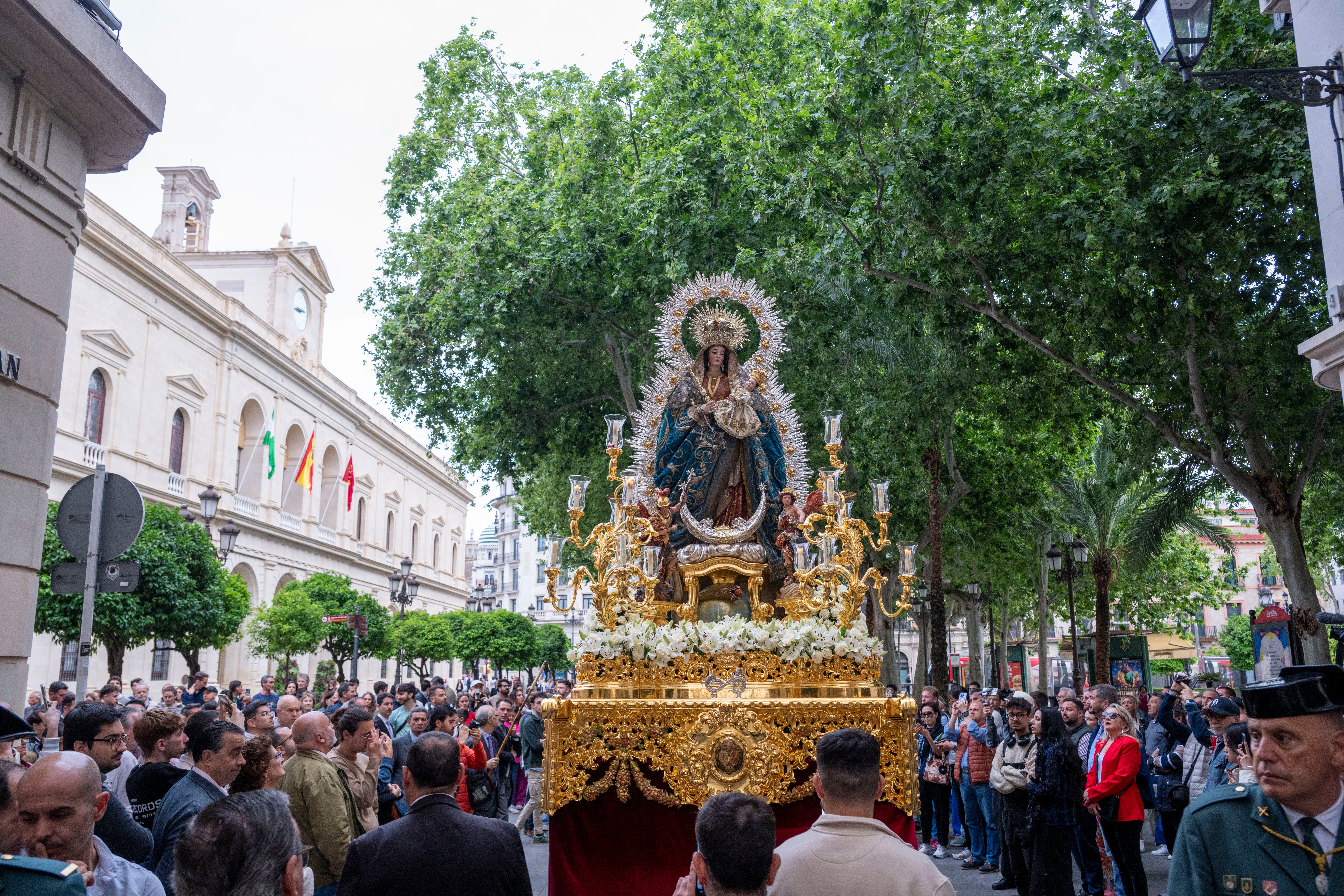 La procesión de San José Obrero y la Salud de San Isidoro, en imágenes