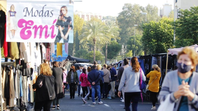 Ambiente en el mercadillo de Alcalá de Guadaíra