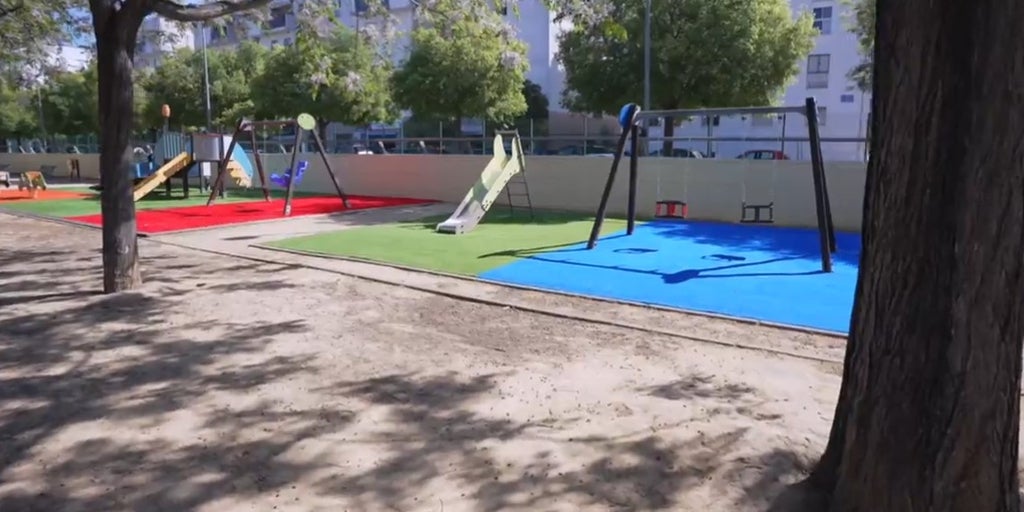 El Ayuntamiento ha renovado los pavimentos de seguridad de más de 20% de los parques infantiles de Sevilla