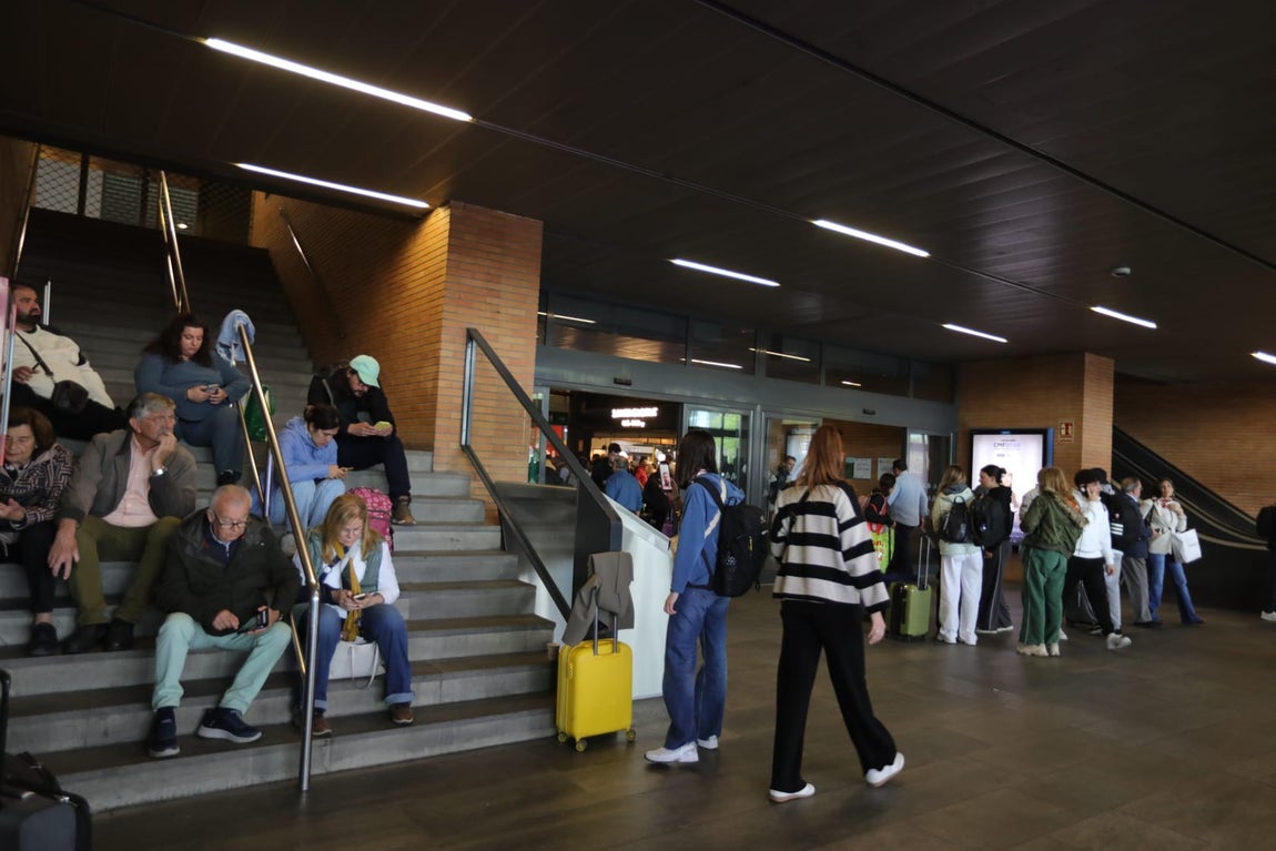 Caos en la estación de Santa Justa de Sevilla