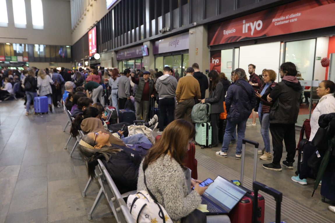Caos en la estación de Santa Justa de Sevilla