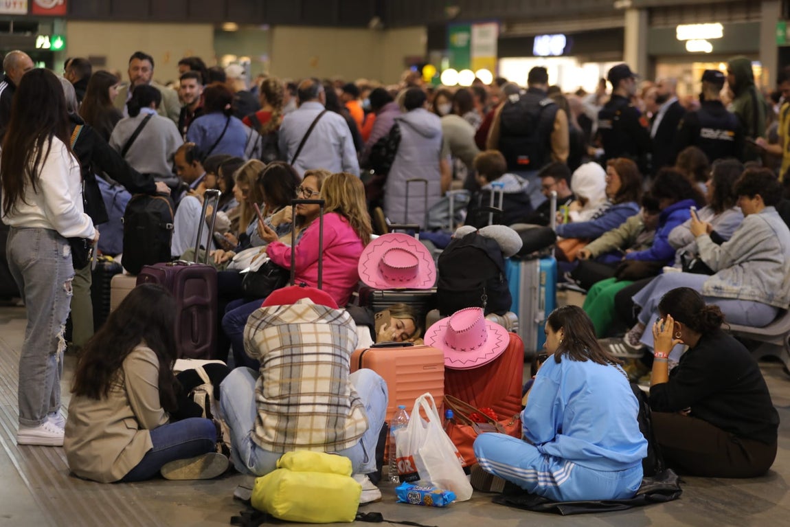 Caos en la estación de Santa Justa de Sevilla