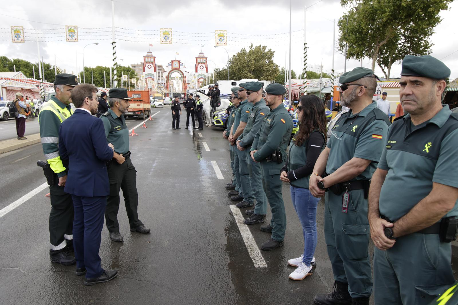 Francisco Toscano, a la izquierda, en el acto en el que se ha presentado el dispositivo especial de Feria