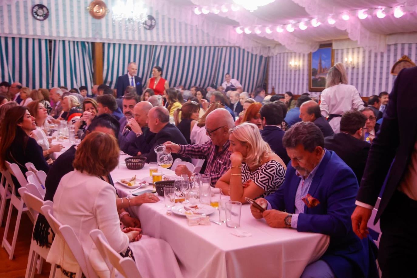 Ambiente festivo este lunes del pescaíto