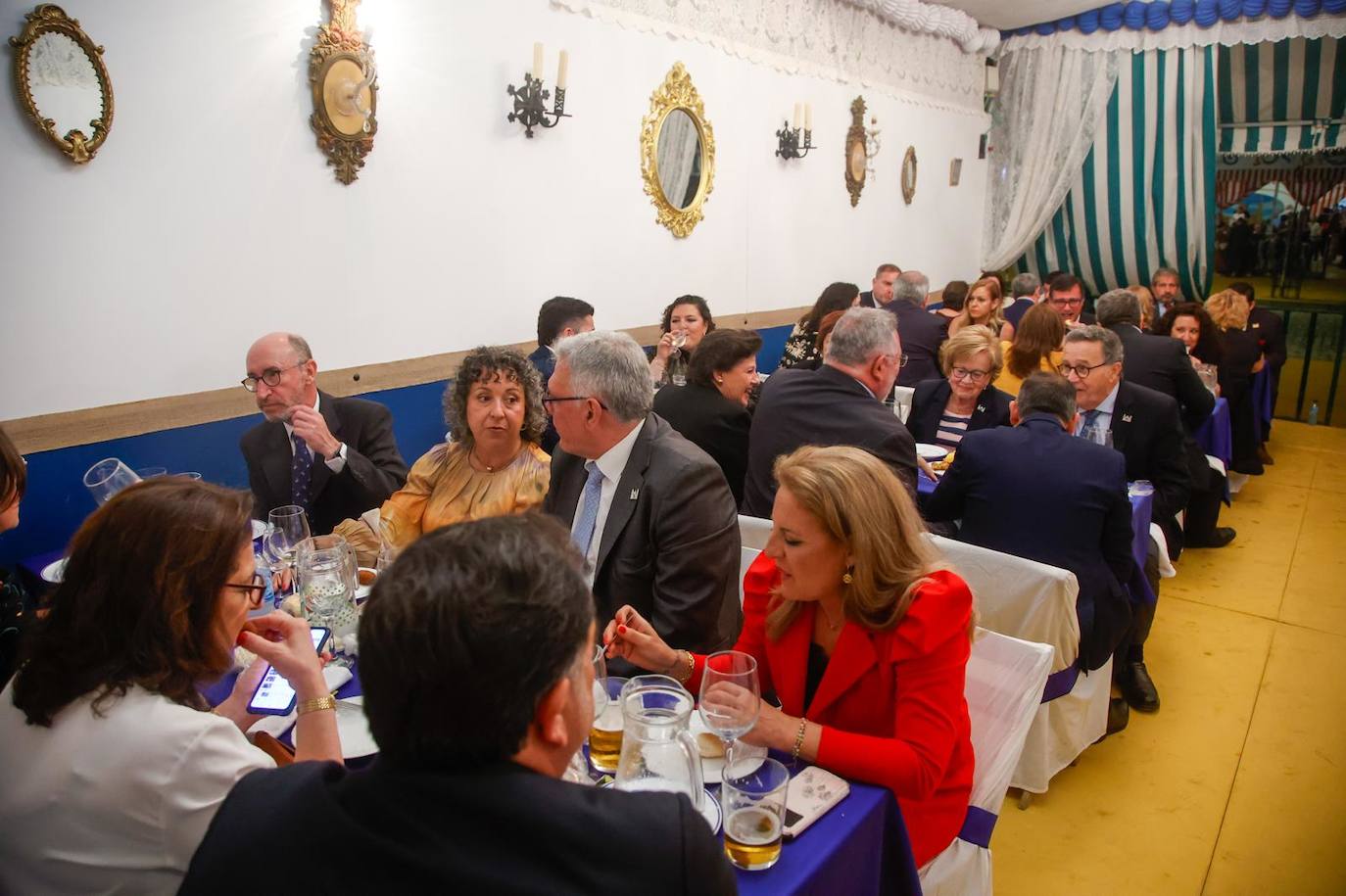 Ambiente festivo este lunes del pescaíto