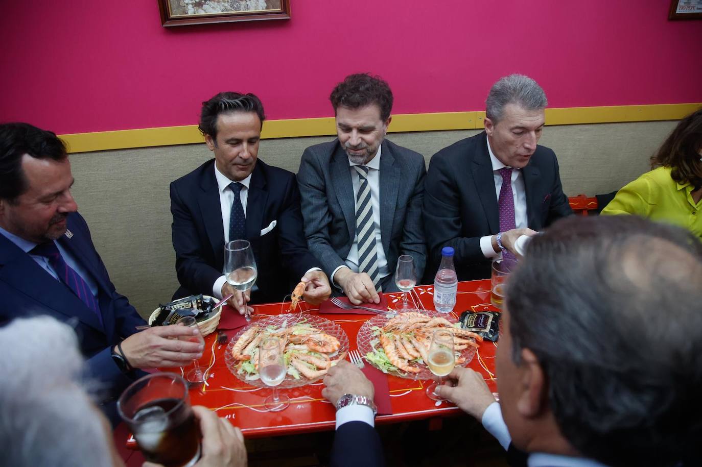 Ambiente festivo este lunes del pescaíto