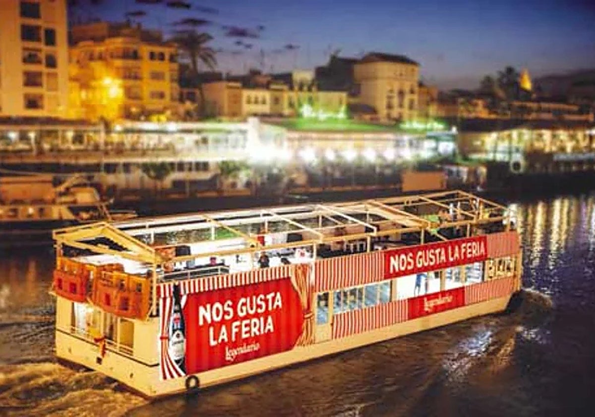 Barco de Ron Legendario que ofrece servicio de transporte hasta el Real de la Feria