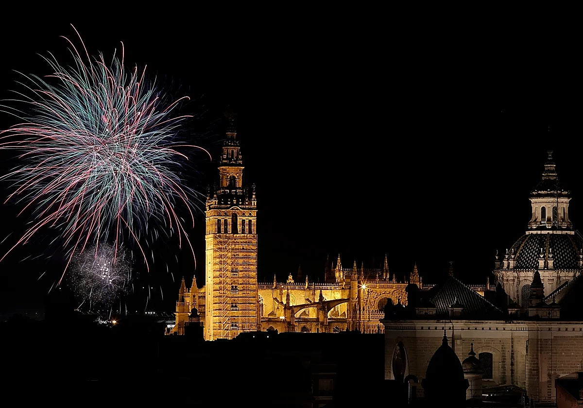 Despedida de la Feria de Abril de 2023 con fuegos artificiales