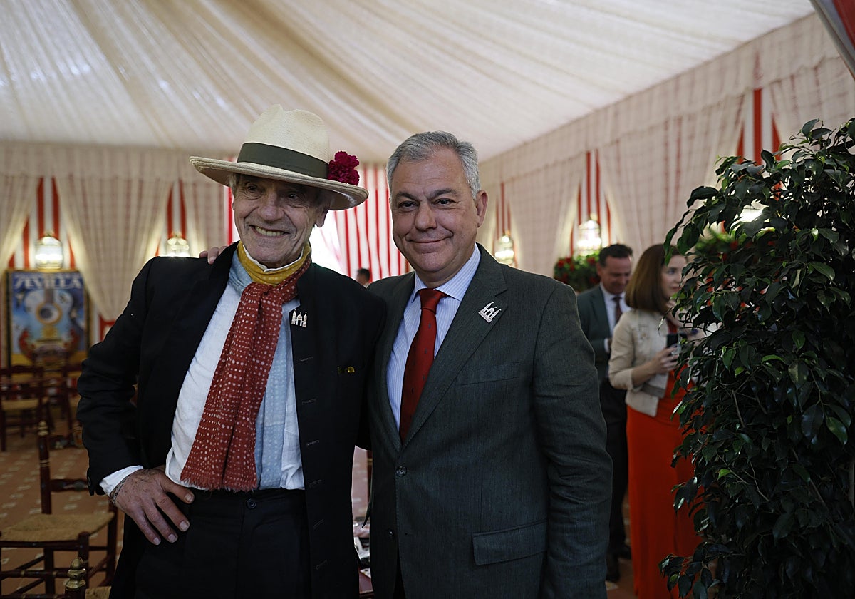 Jeremy Irons y José Luis Sanz en la caseta municipal