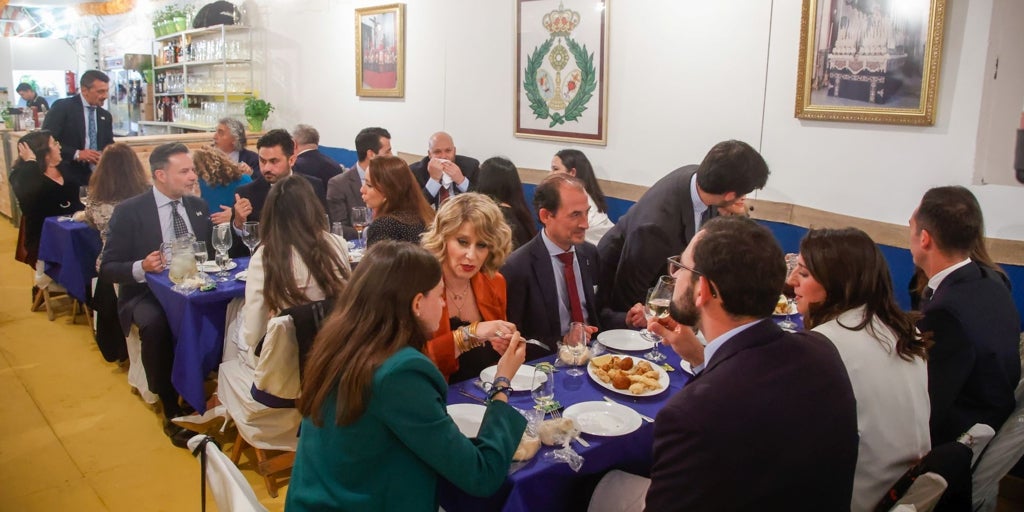 Noche del pescaíto sin incidencias en Sevilla y con récord de desplazamientos en Tussam