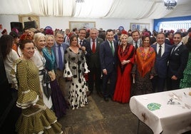 Un maratón de recepciones copa las horas centrales del martes de Feria en Sevilla