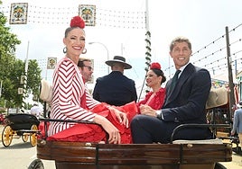 Laura Sánchez y Manuel Escribano viven su momento más dulce en la Feria de Sevilla