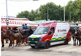Un caballo desbocado hiere a dos personas, entre ellas una bebé de 11 meses, en el Puente de las Delicias de Sevilla