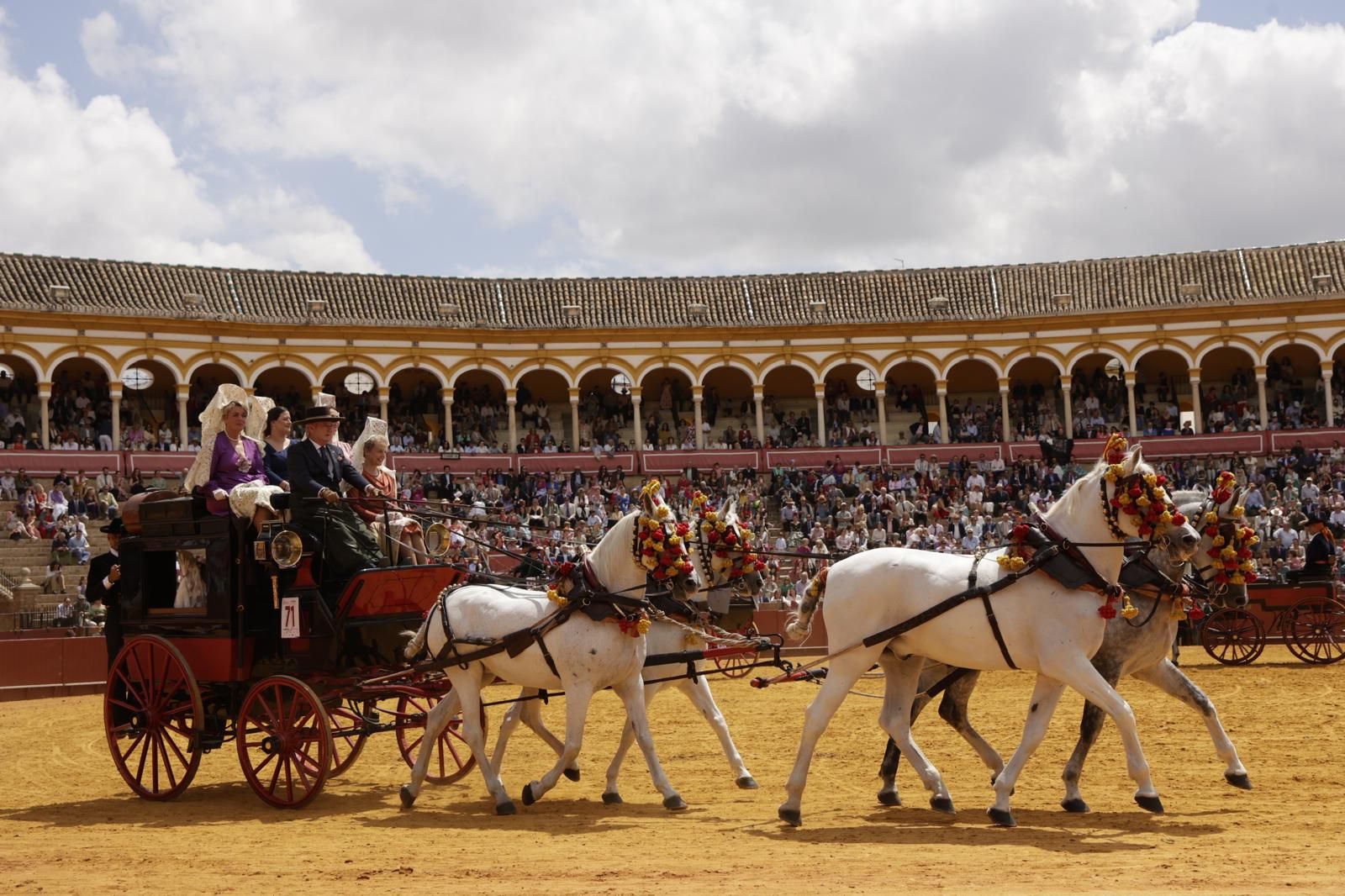 En imágenes, la Exhibición de Enganches en la Maestranza, un museo al aire libre