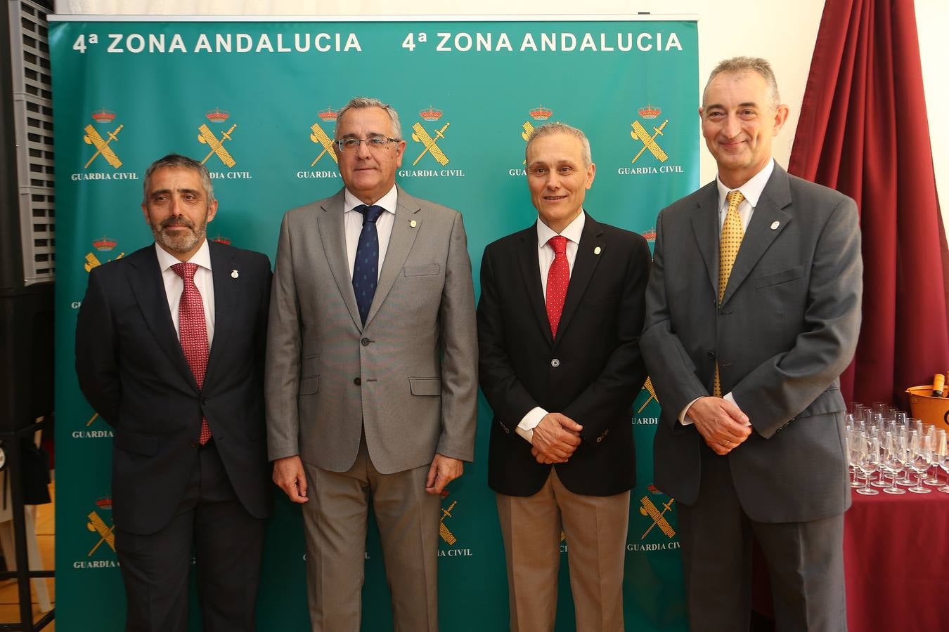 Emilio Serrano García, Luis Ortega, Pedro Herrera Gómez, Paulino Ramos Gómez, en la recepción de la Guardia Civil